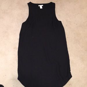 black sleeveless crew neck dress